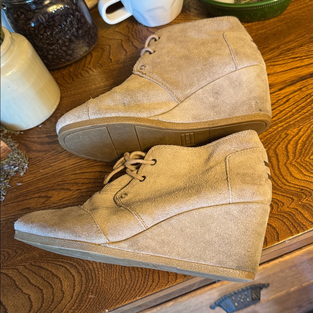 Toms Tan Suede Ankle Boots with Aztec design inside Boho Western vibe - Picture 7 of 8